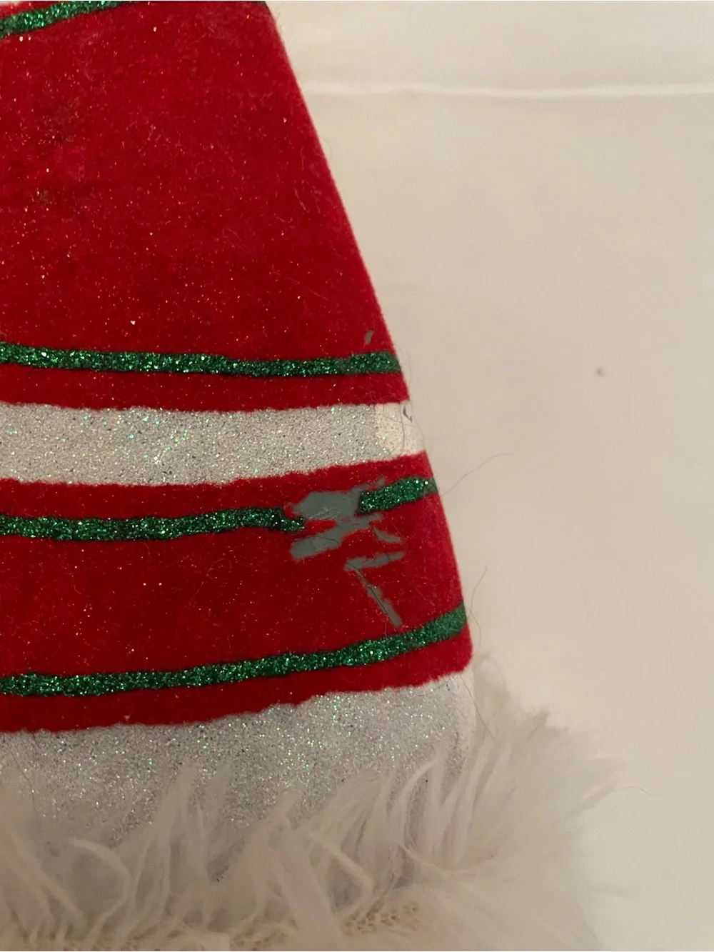 Pier 1 Red and Green 'My Heart Belongs to Santa' Holiday shelf Sign